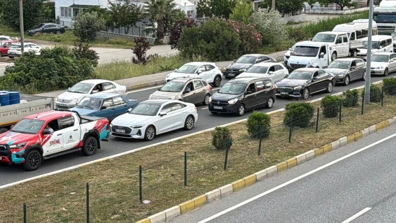 Kuyruk uzadıkça uzadı! Emniyet alarma geçti, mesaisi biten oraya akın etti