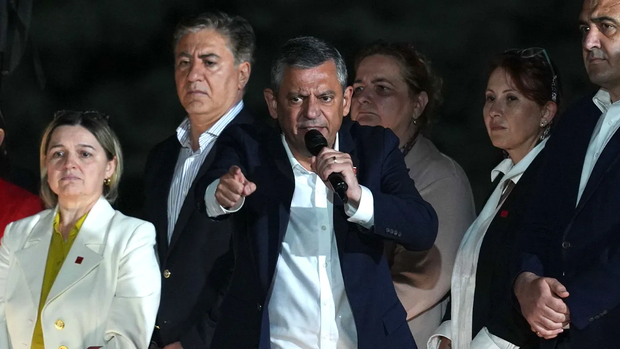 'Mutlak butlan' kararı sonrası yine sokağa ve boykota davet etti: Gerekirse hayatı durduracağız