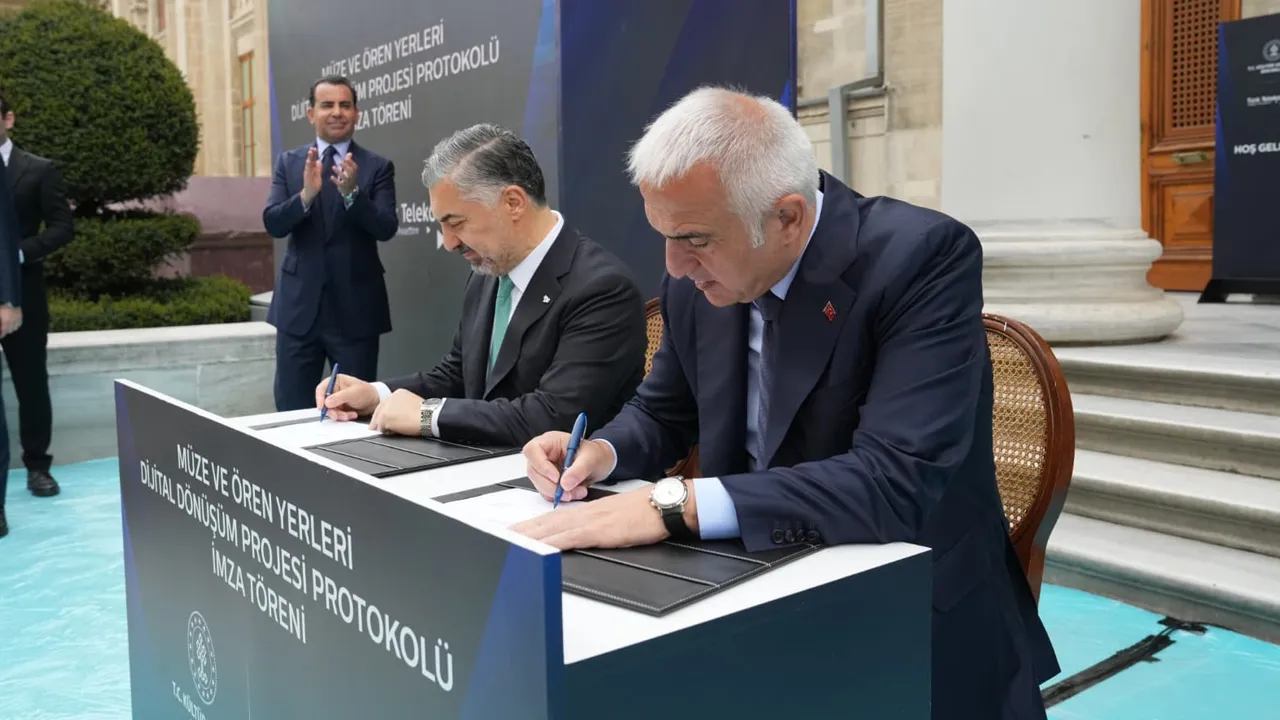 Müze ve ören yerlerinde dijital dönüşüm hamlesi! T.C. kimlik kartları Müzekart'a dönüşüyor