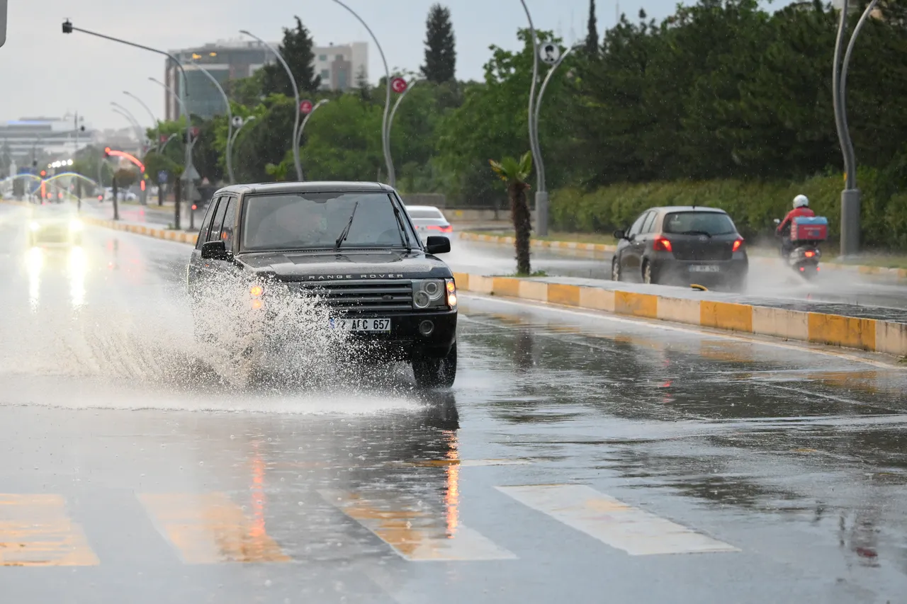 Sürücüler dikkat! En yoğun bayram yolunda yağış riski