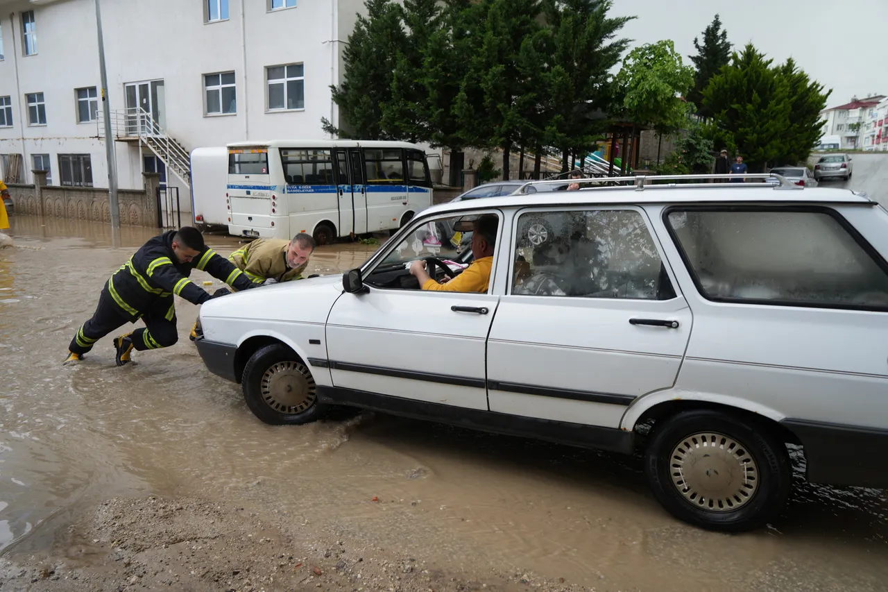Sürücüler dikkat! En yoğun bayram yolunda yağış riski