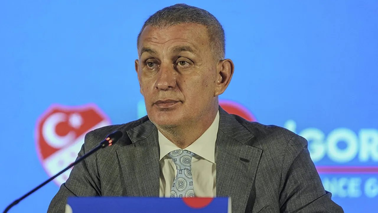 TFF sürpriz kararı duyurdu: Sahaya pankartla çıkma dönemi bitti!