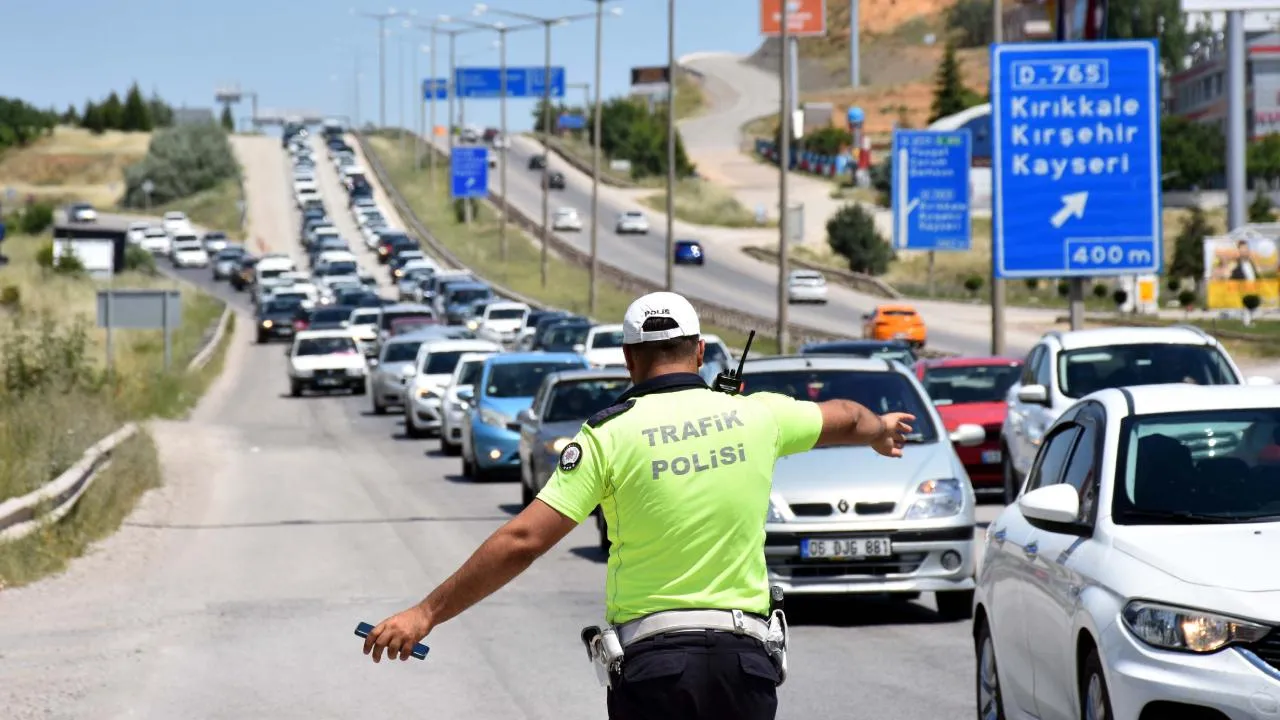 Uzun yol kabusa dönmesin! Bayramda yola çıkacaklar dikkat etmesi gerekenler