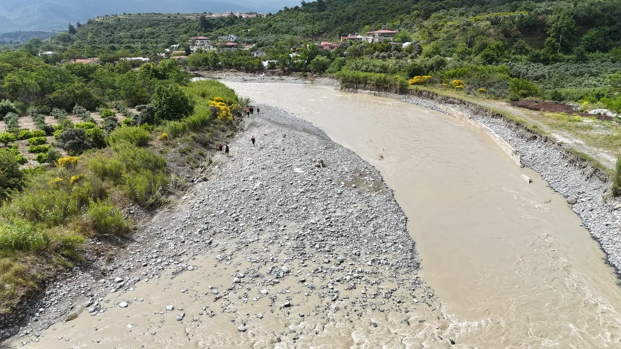 4 kişi öldü, 17 kişi yaralandı! Bakan Çiftçi Hatay'daki selin bilançosunu paylaştı