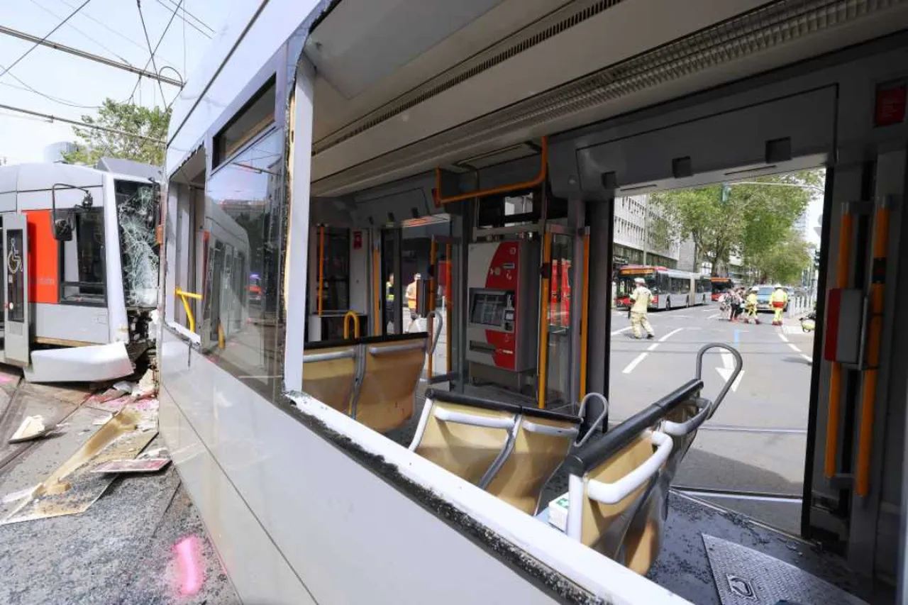 Almanya'da iki tramvay çarpıştı! Çok sayıda yaralı var