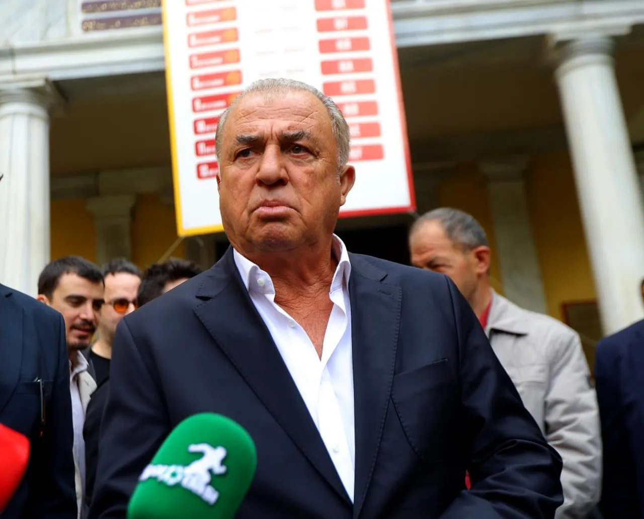 Terim, 2024-2025 sezonunda Suudi Arabistan'ın Al-Shabab takımını çalıştırmıştı.