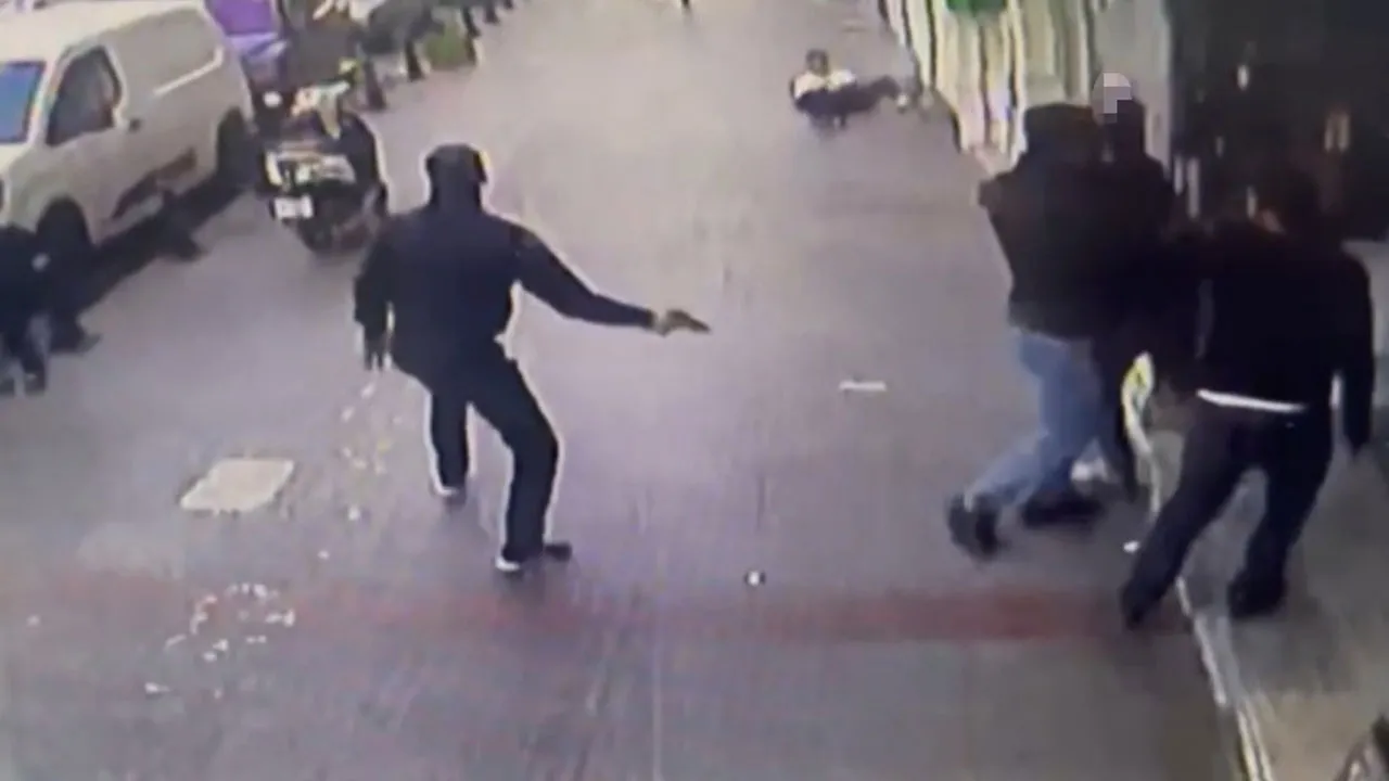 Gaziantep'te silahlı çatışma! Çok sayıda yaralı var, o anlar kamerada