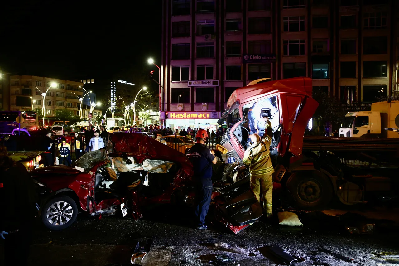 Kazanın ardından araçlar hurdaya döndü