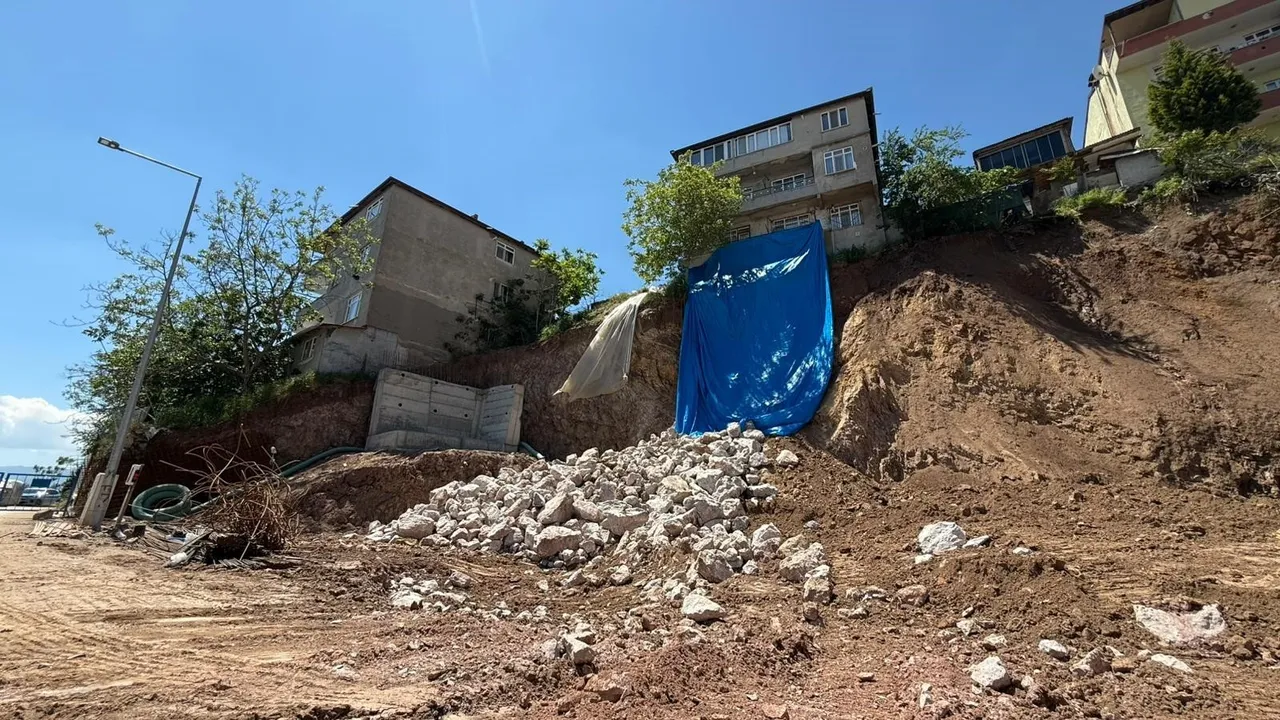 Kocaelide 56 kişiyi evinden etmişlerdi... Ceza gecikmedi, o şantiyenin kapısına kilit vuruldu!