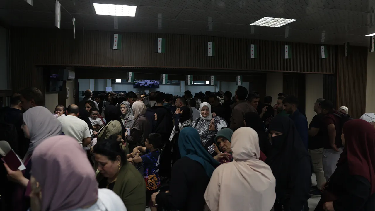 Sınırda yoğunluk zirvede! Bayram ziyareti diye gidiyorlar, çoğu dönmeyecek