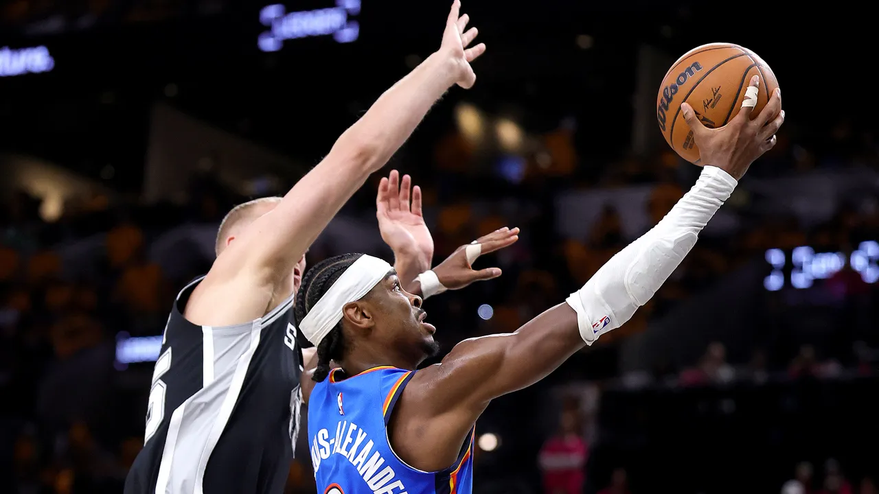Spurs'ü San Antonio'da devirdi: Thunder final serisinde öne geçti