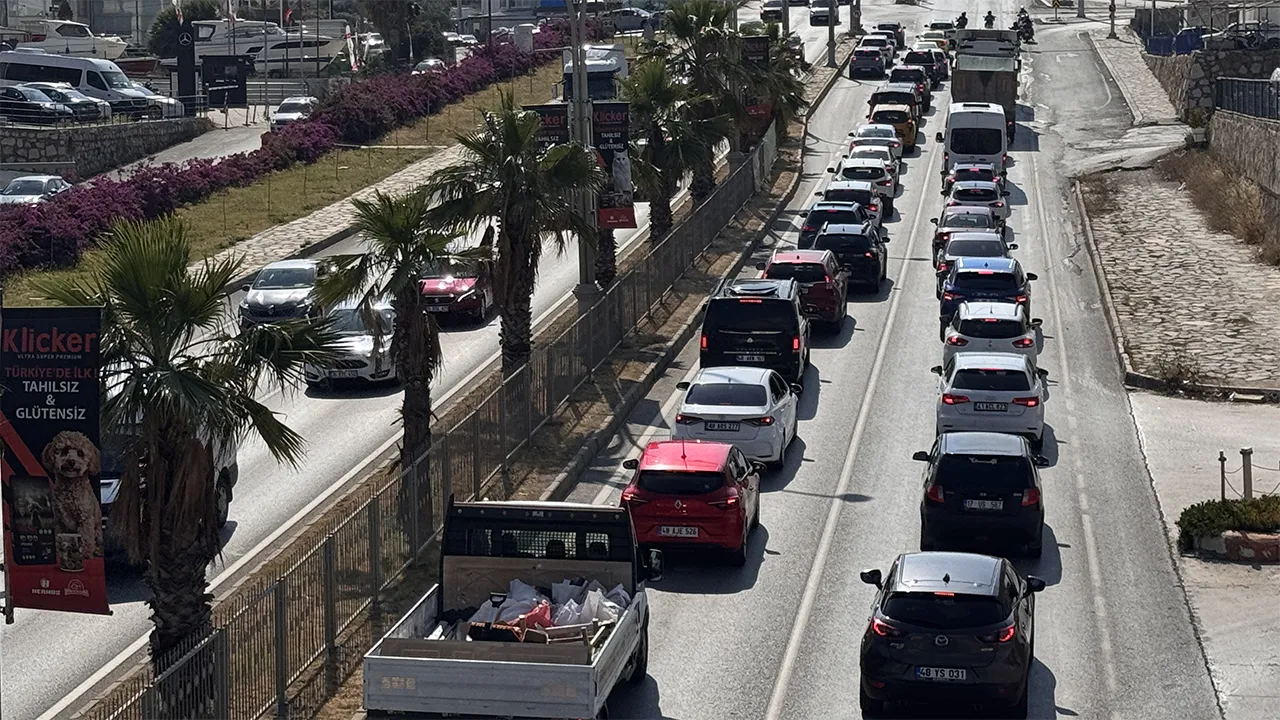 Bodrum, Marmaris ve Fethiye'de bayram izdihamı: Son 48 saatte giriş yapan araç sayısı dudak uçuklattı