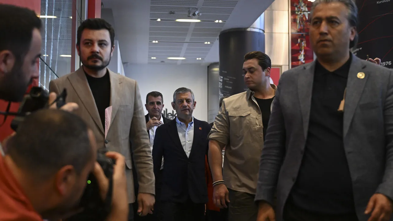 Özel’in partiden ihraç korkusu! Önünde üç seçenek var