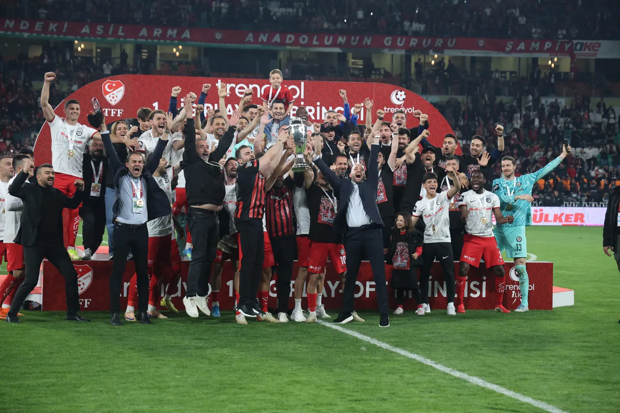 Süper Lig'e yükselen son takım Çorum FK oldu