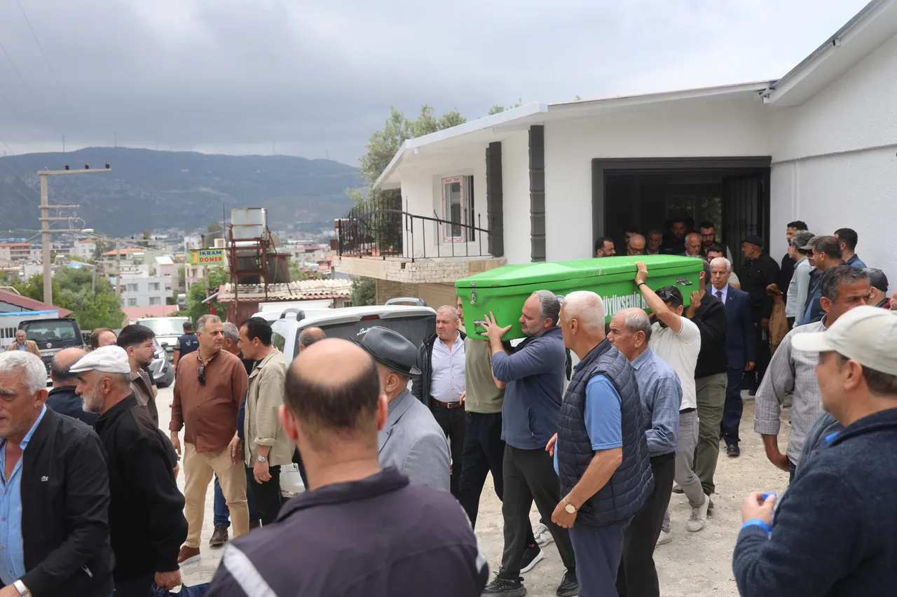 Suya gömülen evi mezarı oldu! Hatay’da sel sonrası kahreden görüntü!