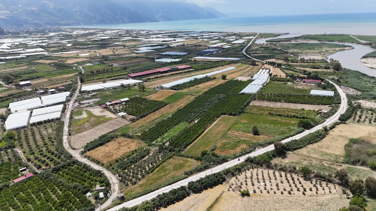Suya gömülen evi mezarı oldu! Hatay’da sel sonrası kahreden görüntü!
