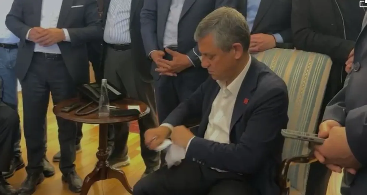 CHP'li CHP'liyi dövdü! Parti Genel Merkezi'nde makam savaşı