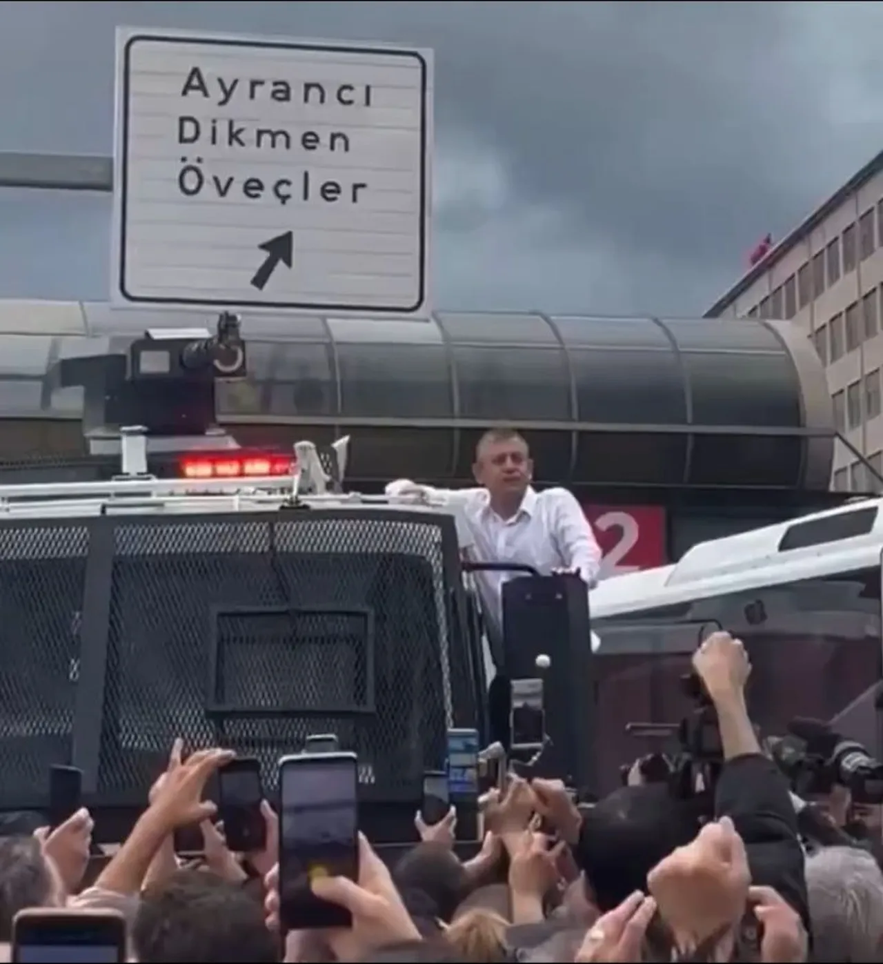 CHP'li CHP'liyi dövdü! Parti Genel Merkezi'nde makam savaşı