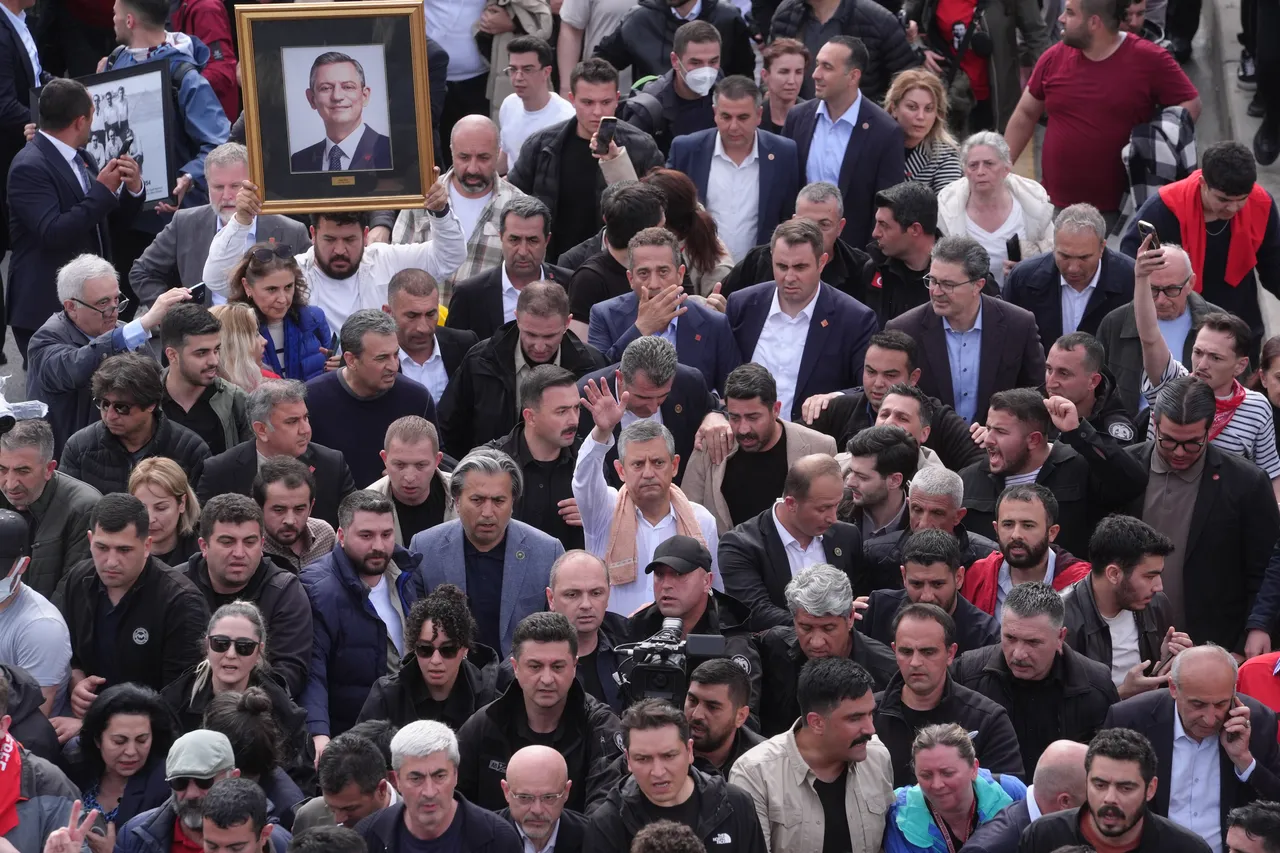 CHP'li CHP'liyi dövdü! Parti Genel Merkezi'nde makam savaşı