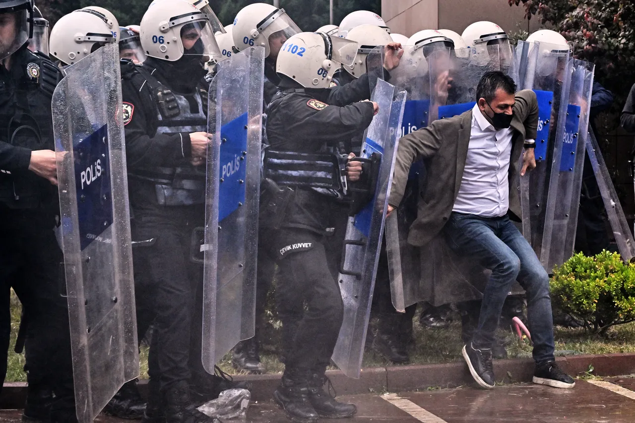 CHP'li CHP'liyi dövdü! Parti Genel Merkezi'nde makam savaşı