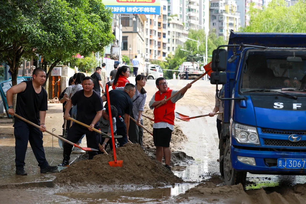 Çin’i sel vurdu, kırmızı alarm devrede! Binlerce kişi tahliye edildi, can kayıpları var
