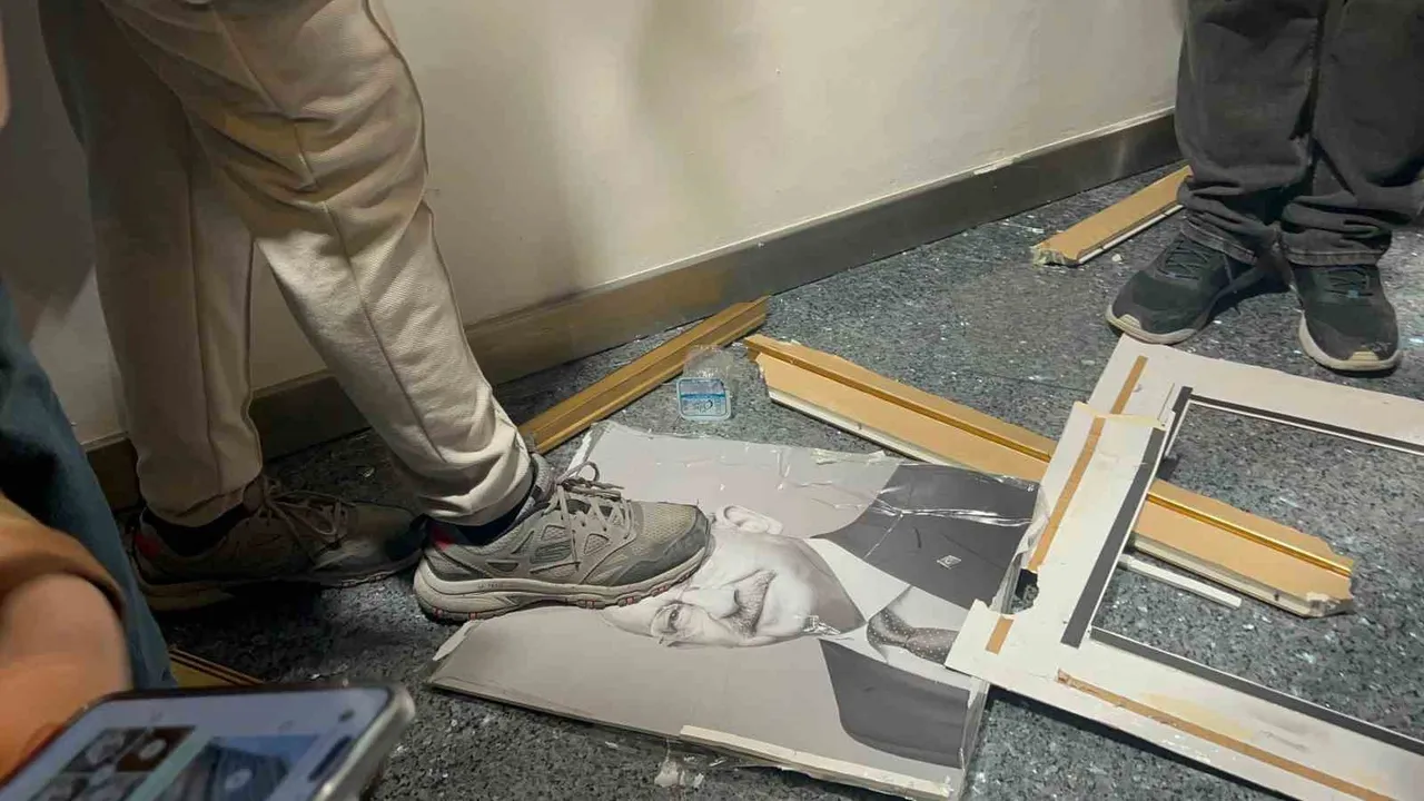 Kılıçdaroğlu’na büyük öfke: Partide asılı olan fotoğrafı ayaklar altında çiğnendi / İhlas Haber Ajansı