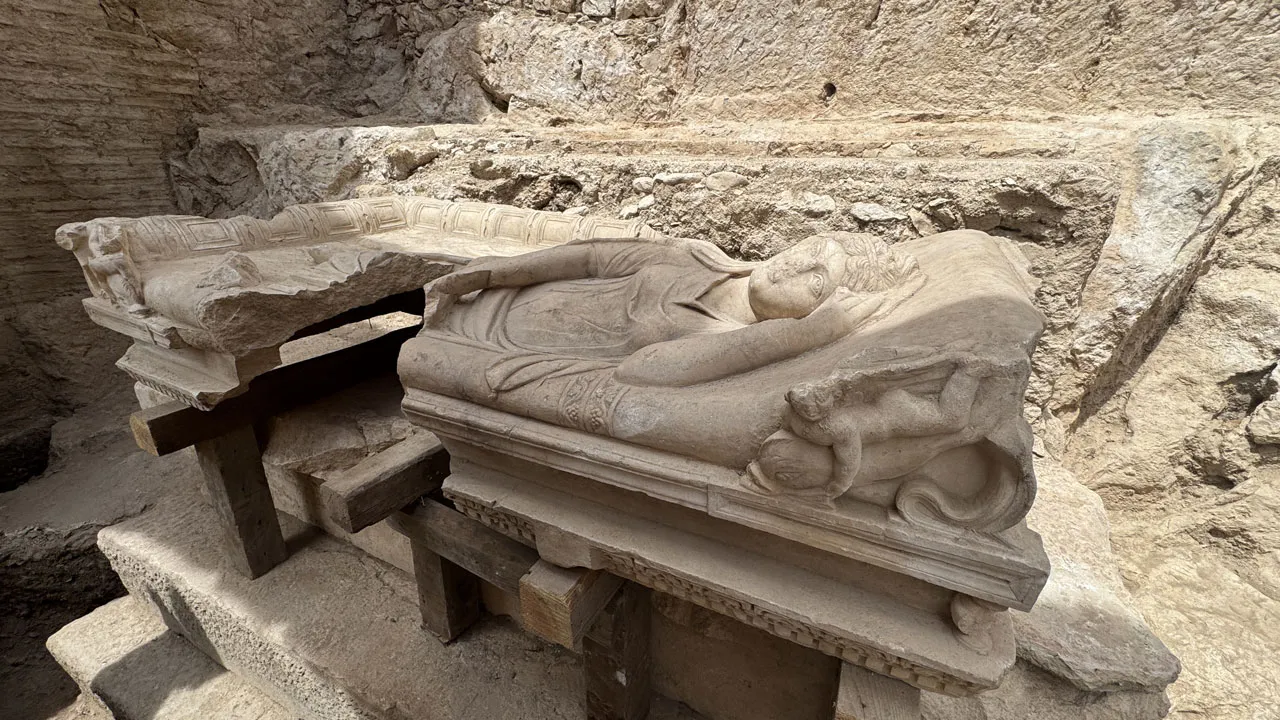 Olympos'ta keşif! Soylu kadının ihtişamlı mezarı