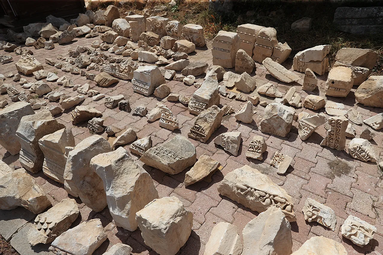 Olympos'ta keşif! Soylu kadının ihtişamlı mezarı