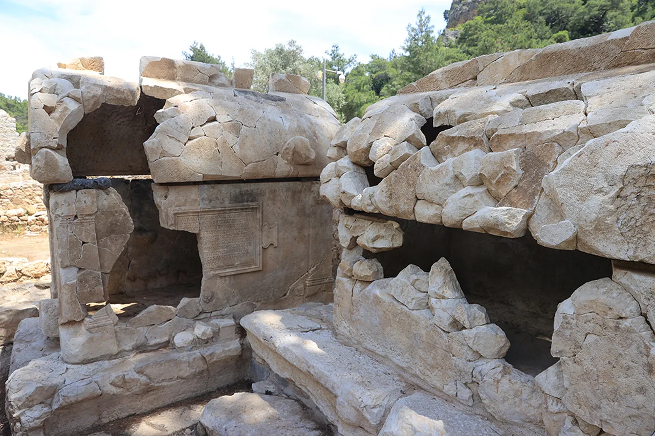 Olympos'ta keşif! Soylu kadının ihtişamlı mezarı