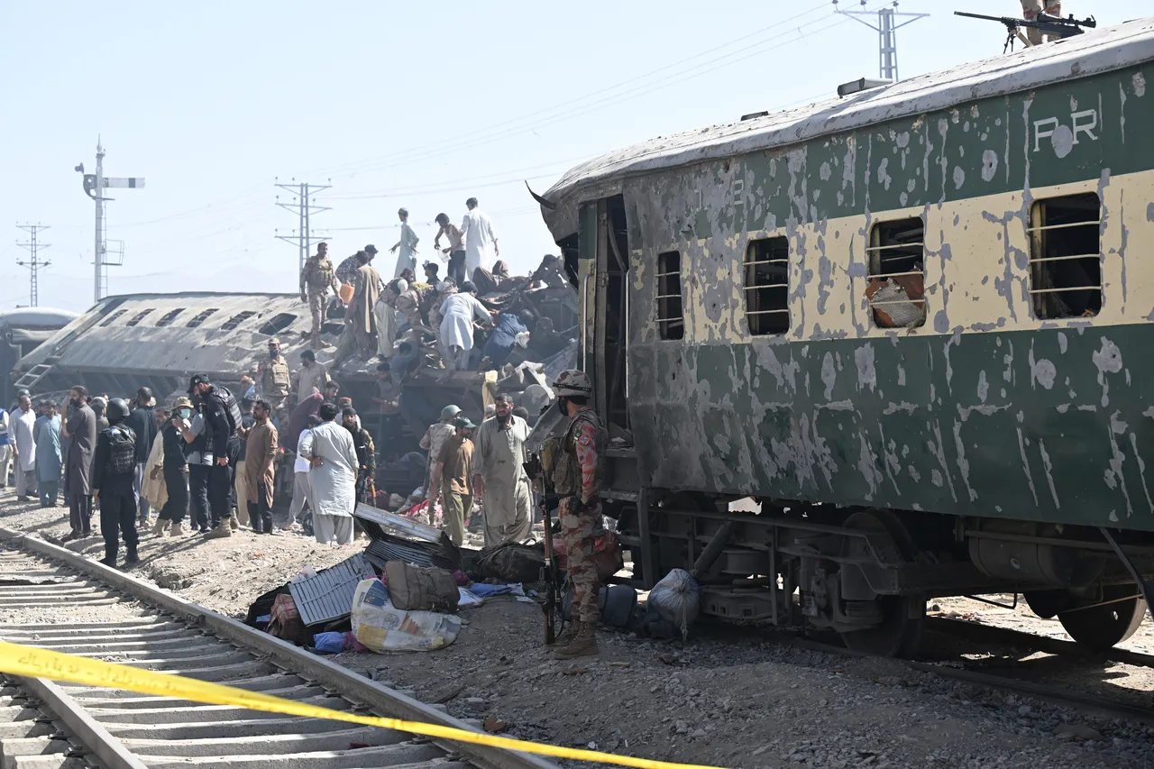 Pakistandaki tren yolu saldırısında bilanço ağırlaştı!