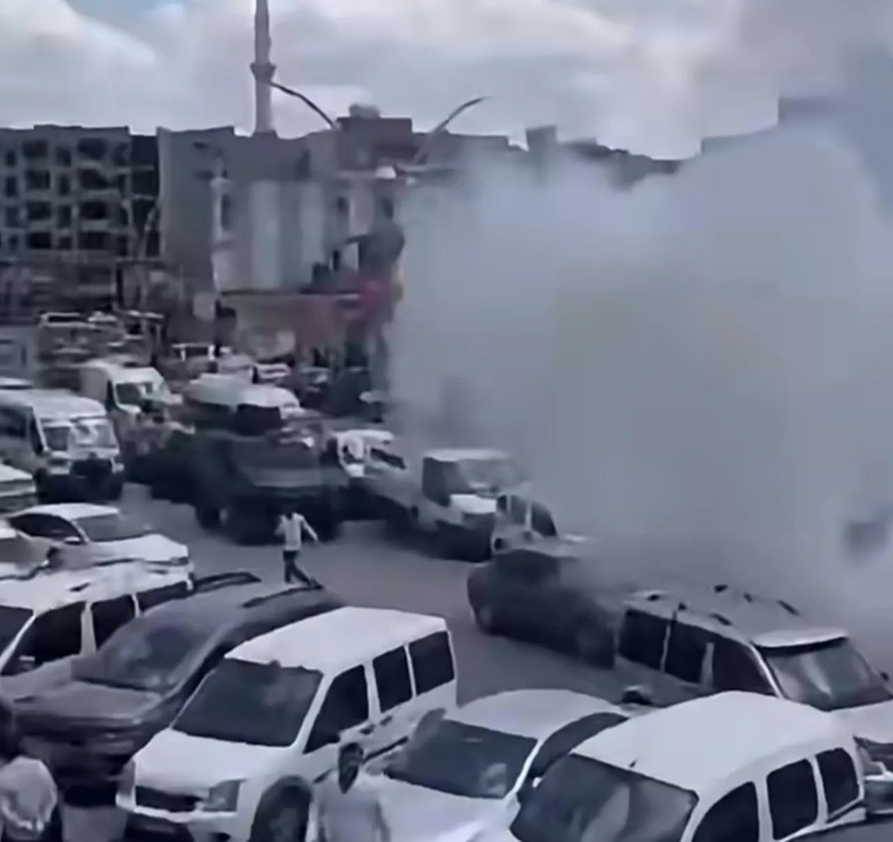 Bayram arefesinde sopalı, bıçaklı kavga! Akrabalar birbirine girdi, yaralılar var