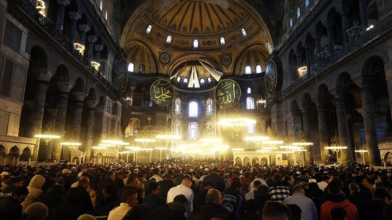 Bayram namazı nasıl kılınır? Bayram namazı kaç rekattır?