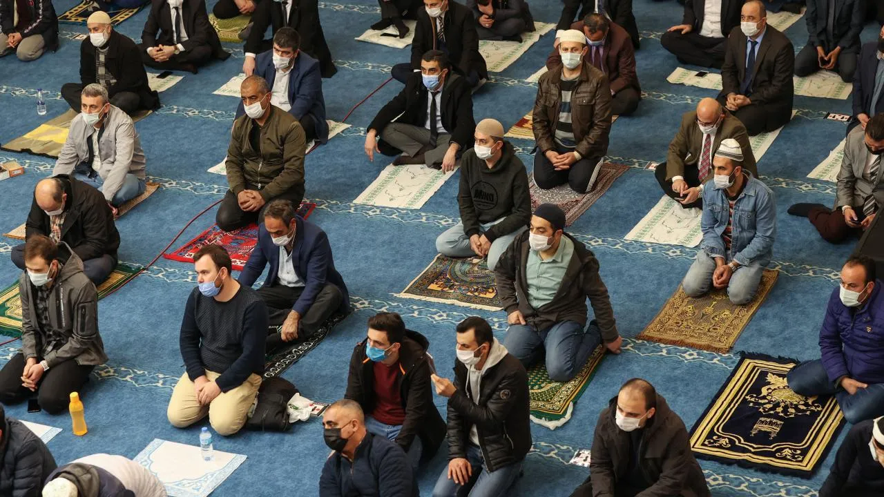 Bayram namazı nasıl kılınır? Bayram namazı kaç rekattır?