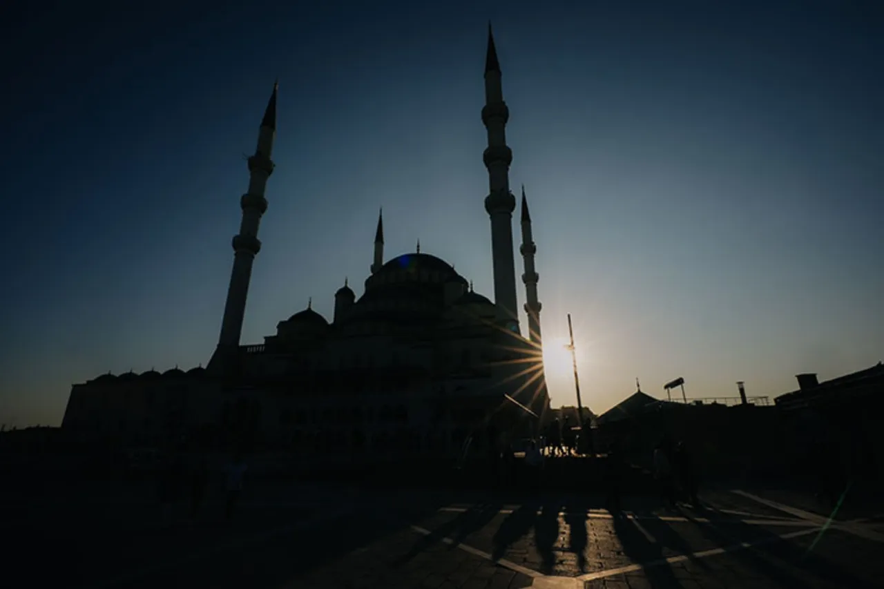 Bayram namazı saat kaçta kılınacak? İl il 2026 Kurban Bayramı namaz vakitleri