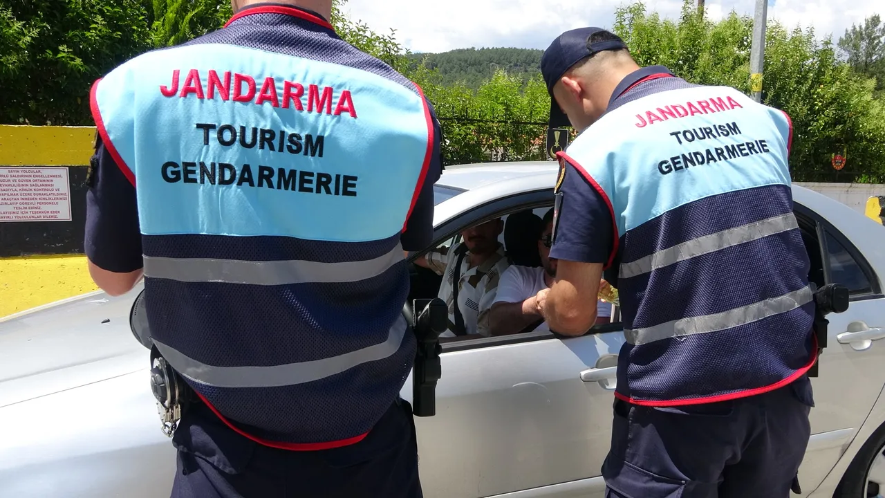 Bayramı fırsat bilen oraya koştu! 4 günde 40 bin araç geçiş yaptı