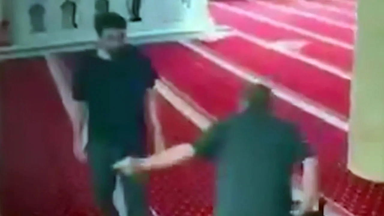 Camide imamı darbetti! Saldırgan tutuklandı