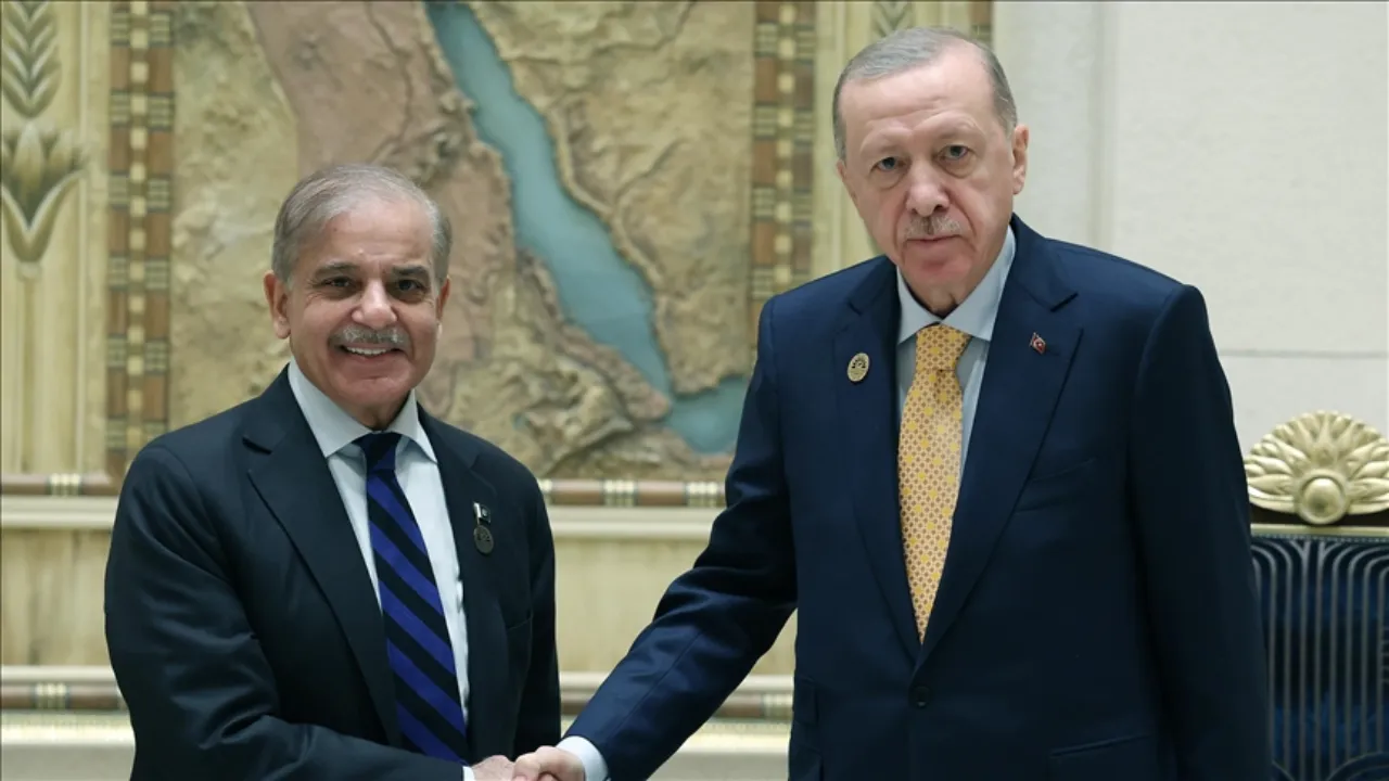 Cumhurbaşkanı Erdoğan, Pakistan lideri Şahbaz Şerif ile görüştü! Kurban Bayramı'nı tebrik etti 