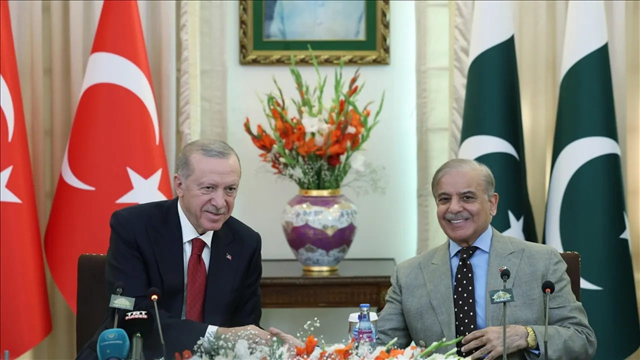 Cumhurbaşkanı Erdoğan, Pakistan lideri Şahbaz Şerif ile görüştü! Kurban Bayramını tebrik etti
