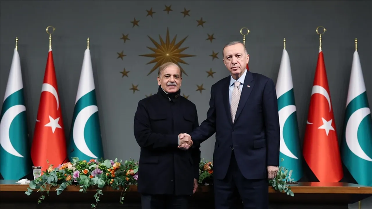 Cumhurbaşkanı Erdoğan, Pakistan lideri Şahbaz Şerif ile görüştü! Kurban Bayramını tebrik etti