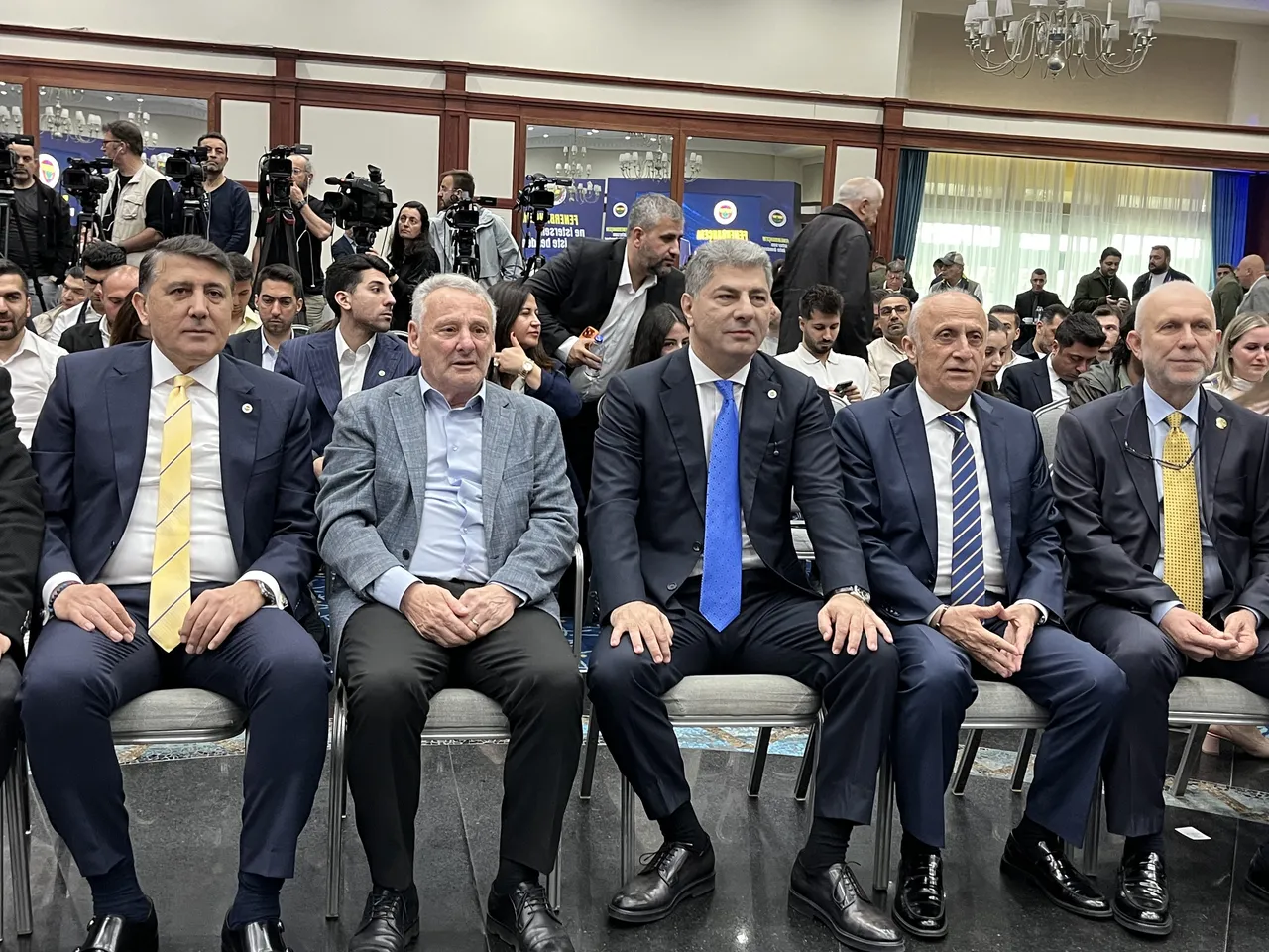 Hakan Safi'den büyük plan! Canlı yayında açıkladı, 6 kulüp satın alacak