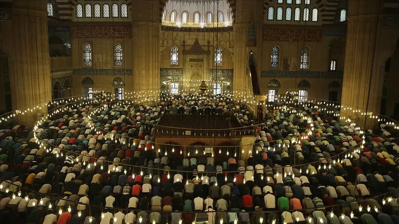 İl il bayram namazı saatleri! İşte en merak edilen şehirler ve bayram namazının kılınışı