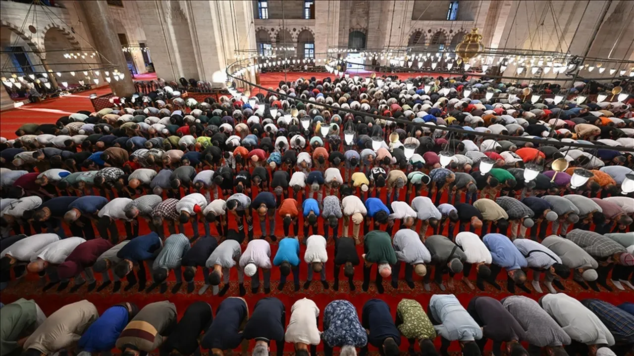 İl il bayram namazı saatleri! İşte en merak edilen şehirler ve bayram namazının kılınışı