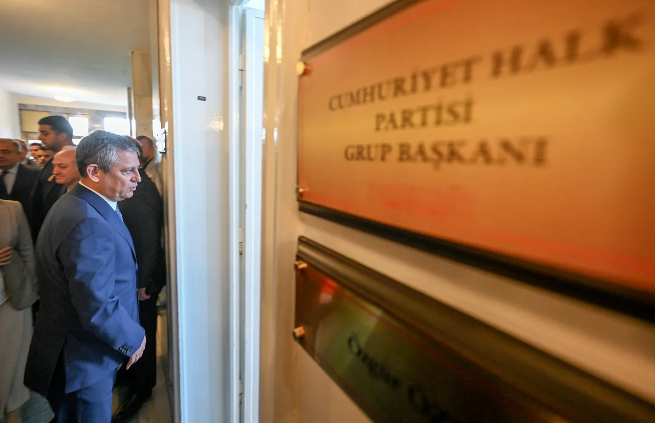 İstifa seçeneği masada... Özgür Özel’e yeni çalışma ofisi aranıyor