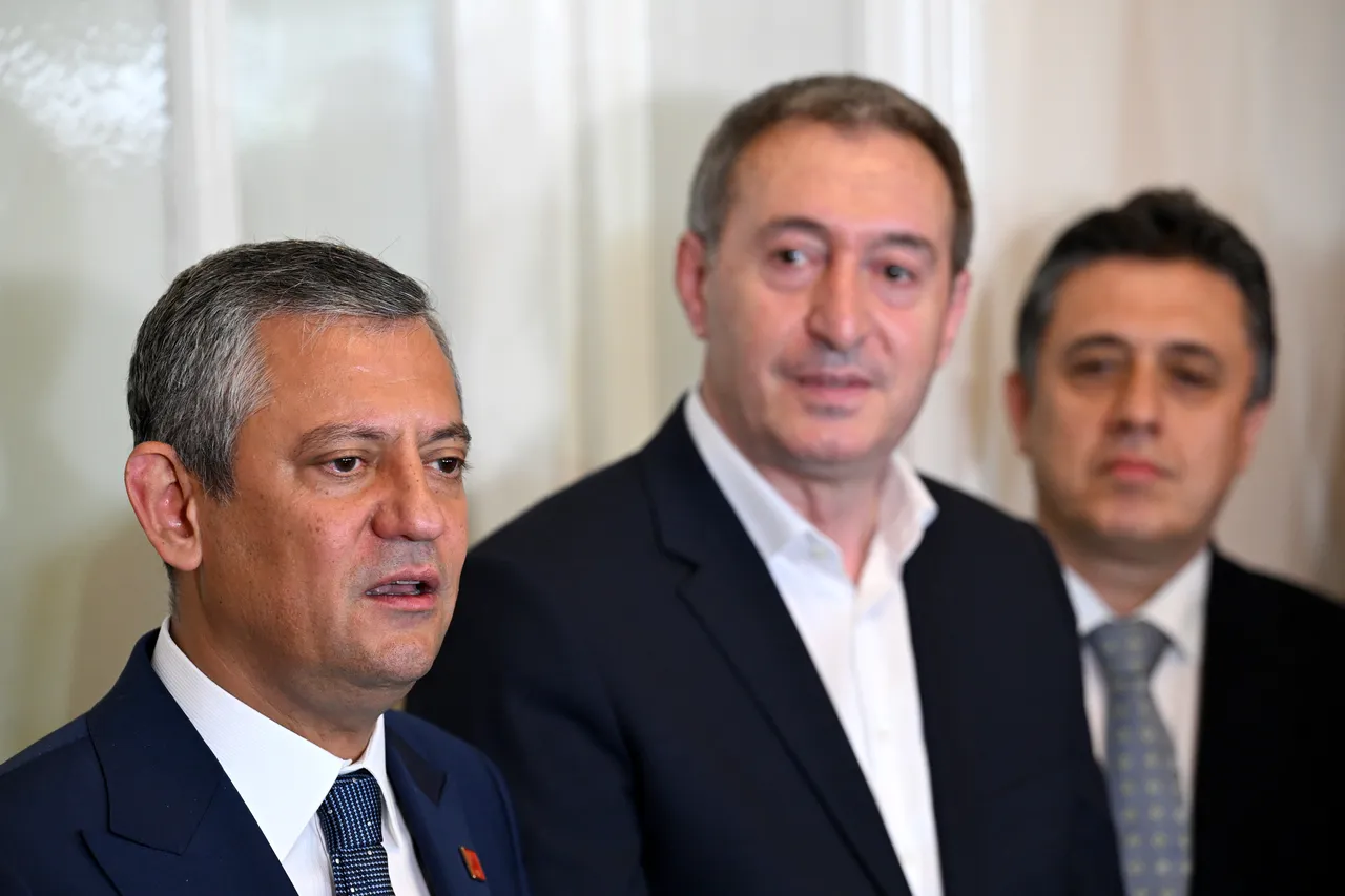 İstifa seçeneği masada... Özgür Özel’e yeni çalışma ofisi aranıyor