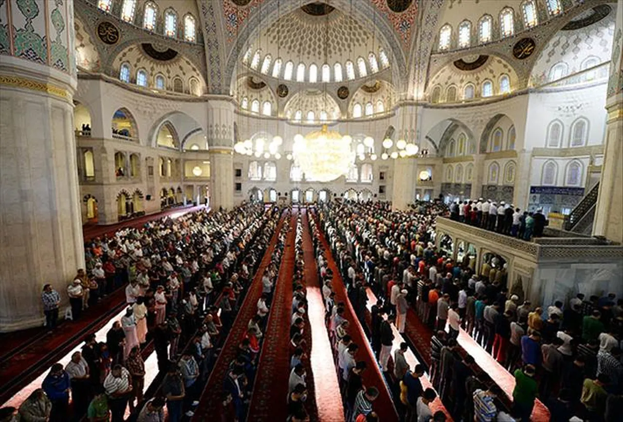 İzmir bayram namazı saat kaçta? Kurban Bayramı İzmir namaz vakitleri