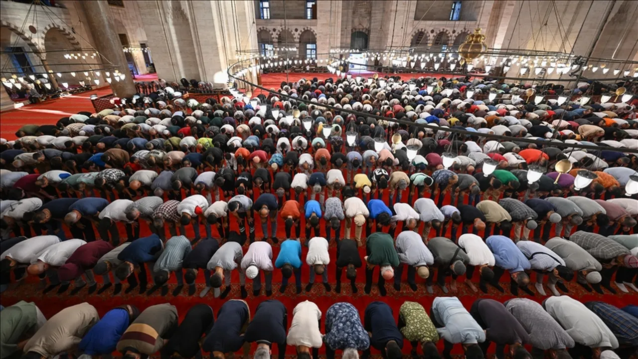 Kurban tekbiri ne zaman başlar ne zaman biter, teşrik tekbiri nasıl getirilir? Teşrik tekbiri okunuşu ve anlamı