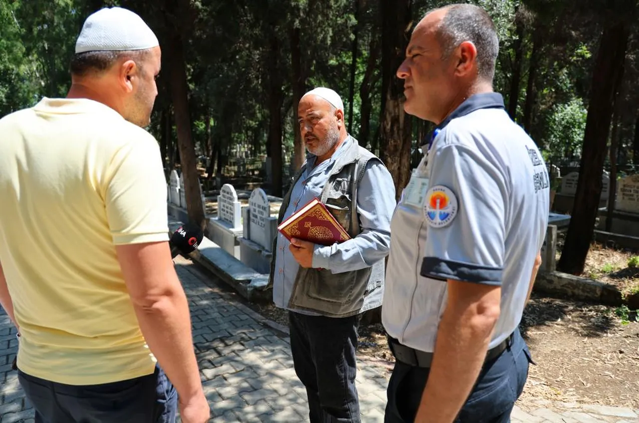 Mezarlıklarda  sahte hoca  operasyonu: Duayı okuyamadı!
