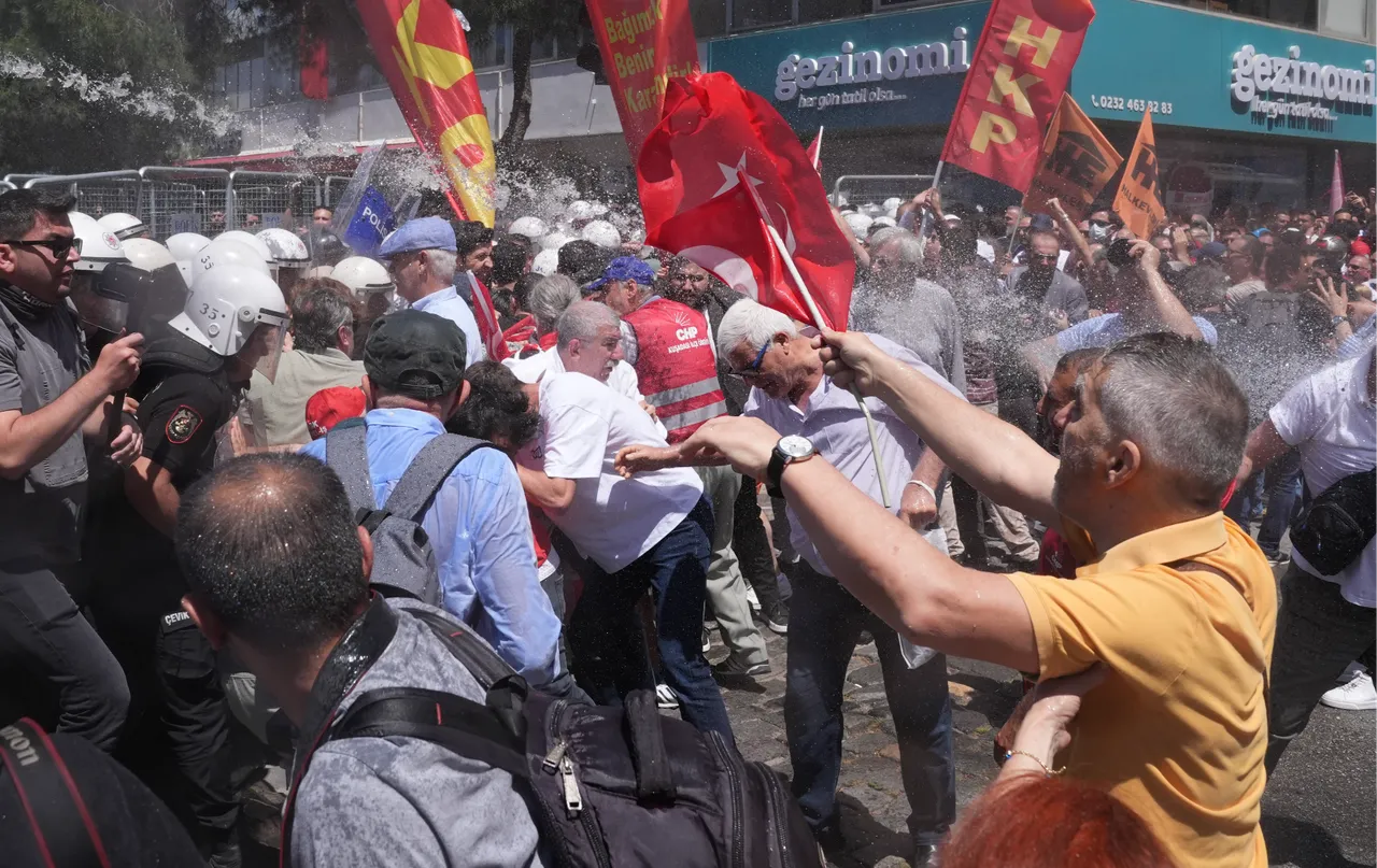 'Özel' hüsran! Boş meydanlara konuştu... Özgür Özel'in İzmir mitingine kaç kişi katıldı?