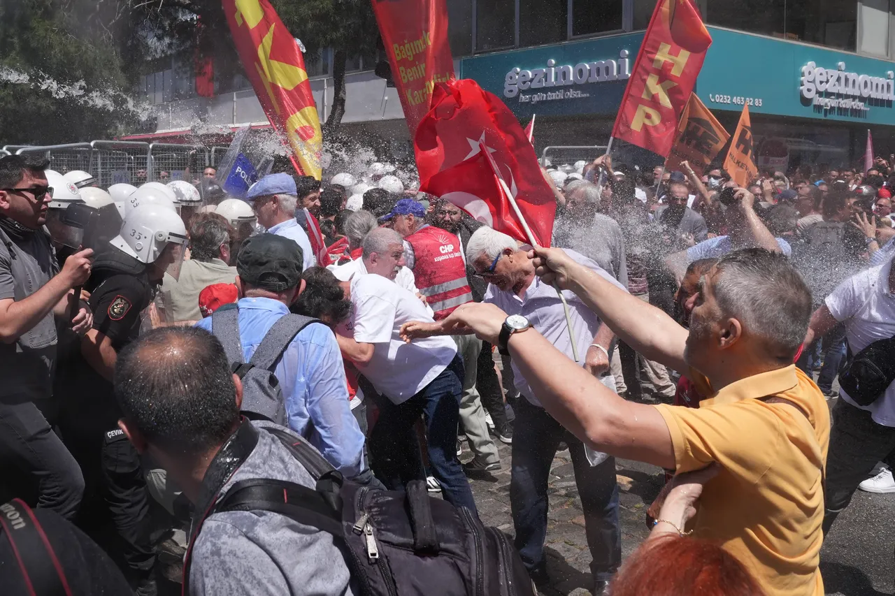 Özgür Özel’den Kemal Kılıçdarıoğlu’na teklif! ‘Kazanırsa elini öpüp yanında gezeceğim’