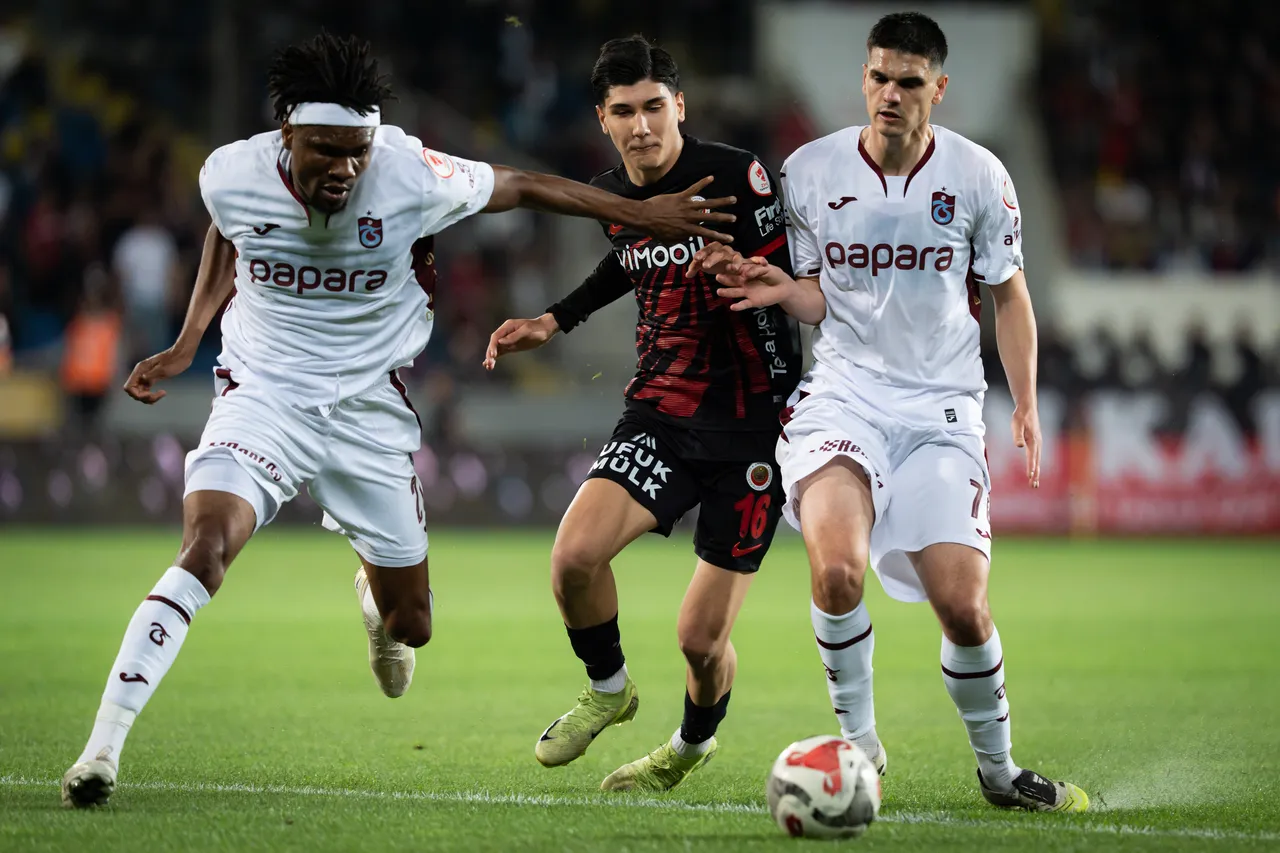 Ayaz Özcan (16 numara)